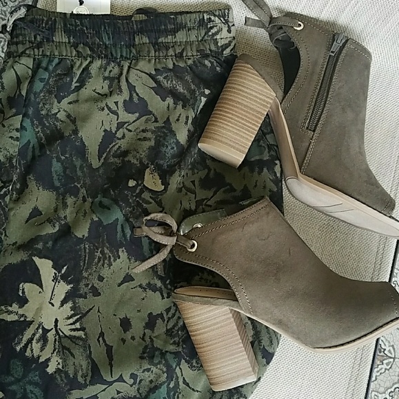 Suede Green Booties w/ Ties - Picture 4 of 4